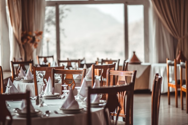 Elegant gedeckter Tisch im Maikhoi